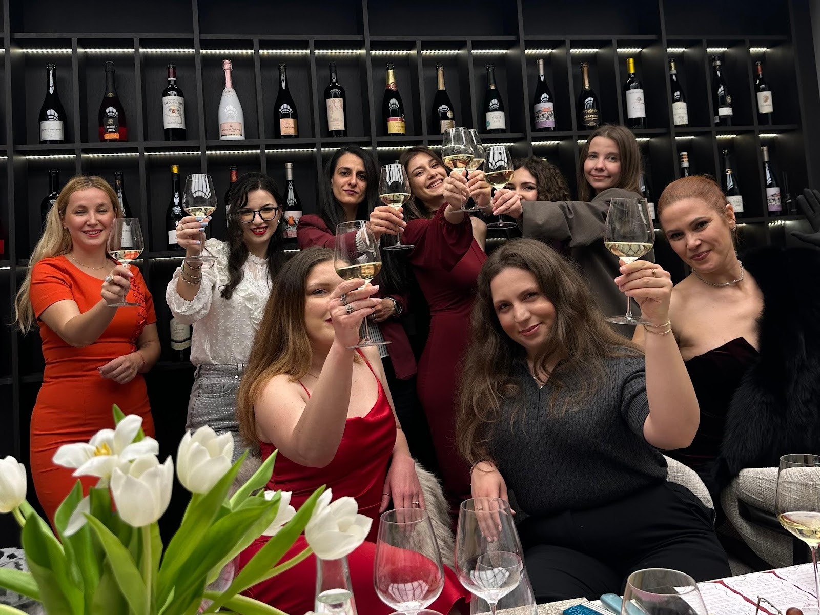 Nevedem: Comunitatea din București care transformă socializarea în experiență și explorare urbană